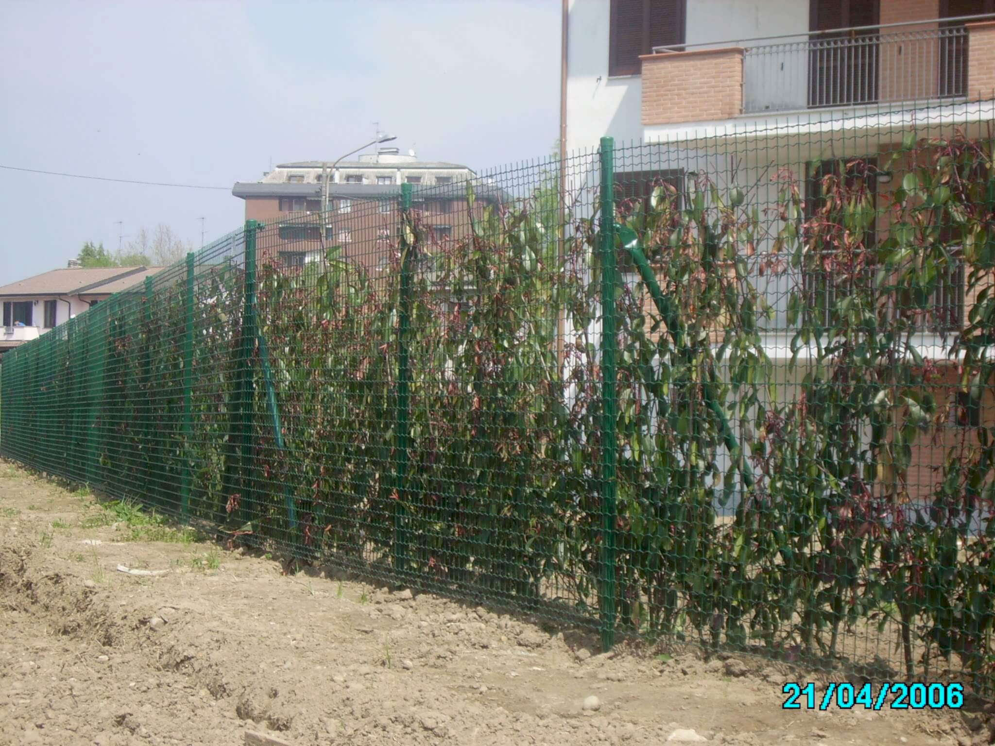 rete stilplax con pali tondi 14 - recinzioni Lombardia - Pali - Reti